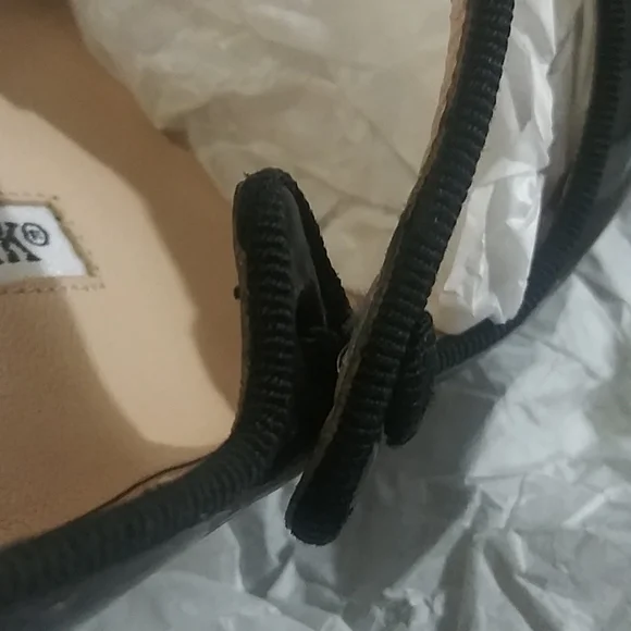 SOLD 💕 Authentic Manolo Blahnik Mary Jane Pumps 2 - Picture 9 of 12